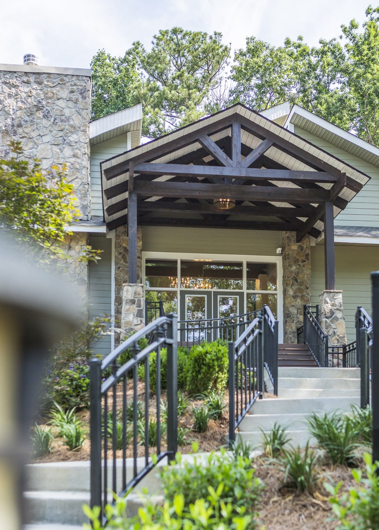 entrance at overlook luxury apartments atlanta